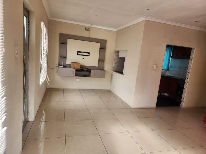 3 Bedroom House for Sale in Bongweni - Photo 8