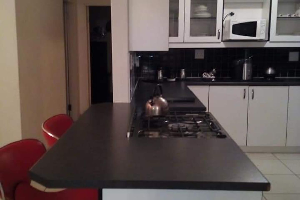 Family House with 3 Flats for Sale, Swakopmund Tamariskia - Photo 2