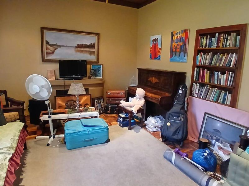 3-Bedroom property in sought-after area - Photo 3