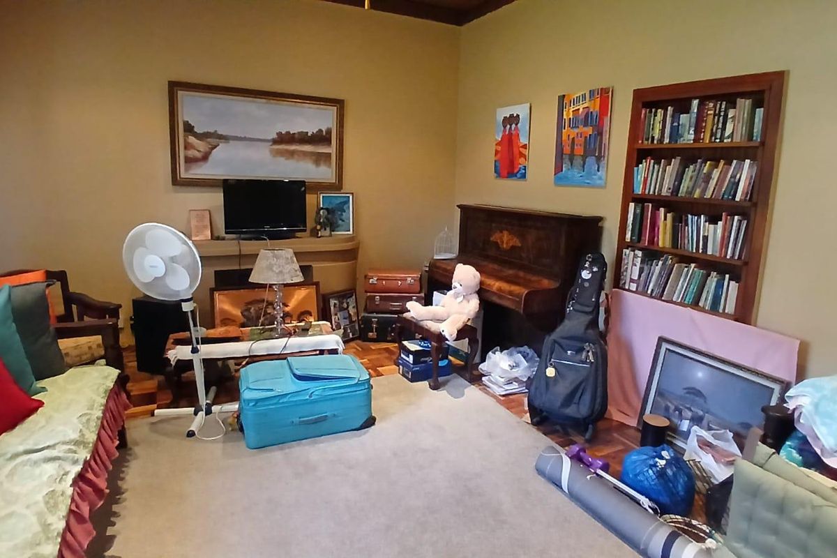 3-Bedroom property in sought-after area - Photo 3