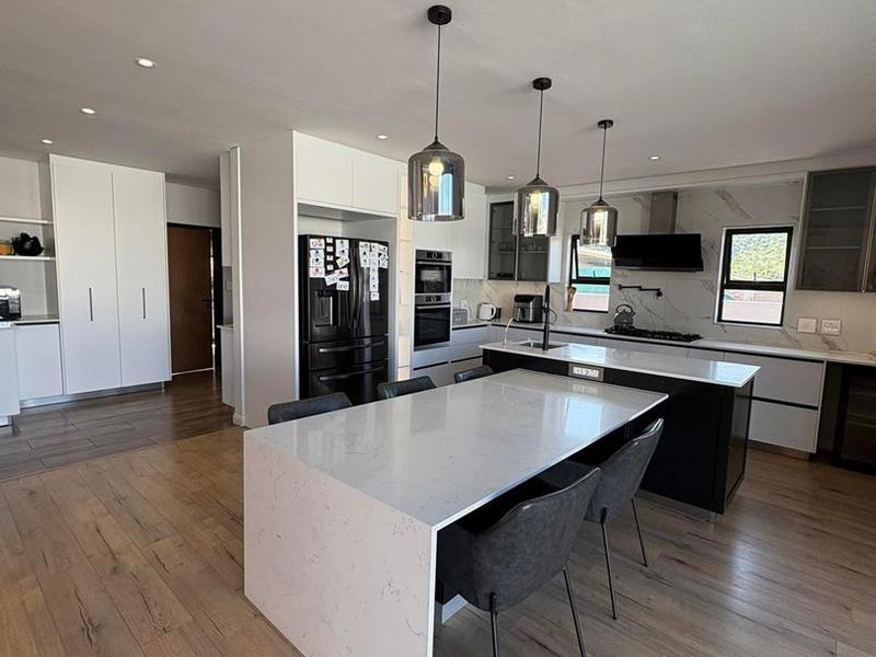 Avis- For Sale- N$6 535 000 - Photo 2