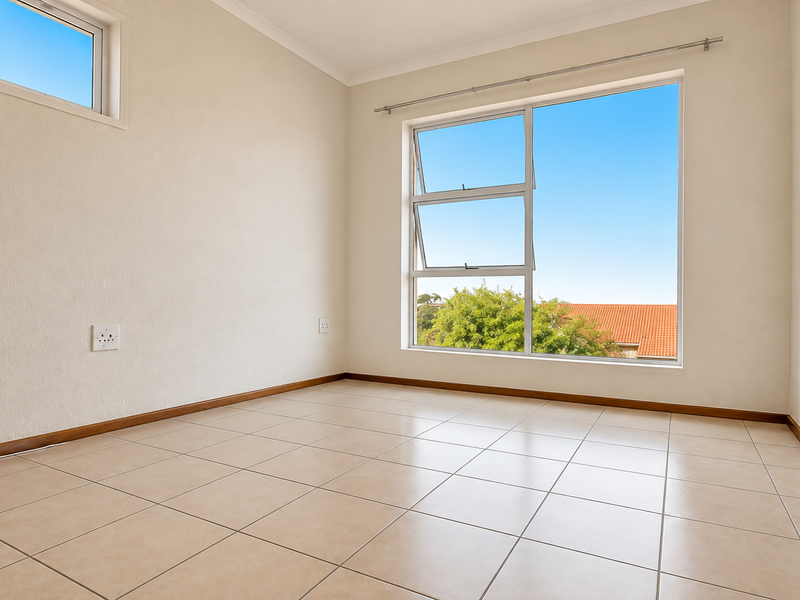 Spacious 2-Bed, 1-Bath Townhouse with Balcony Views - Photo 8
