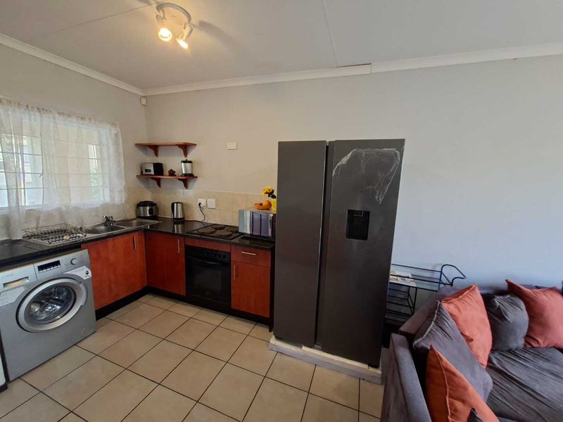 CONTEMPORY LIVING AT ITS BEST - Photo 10