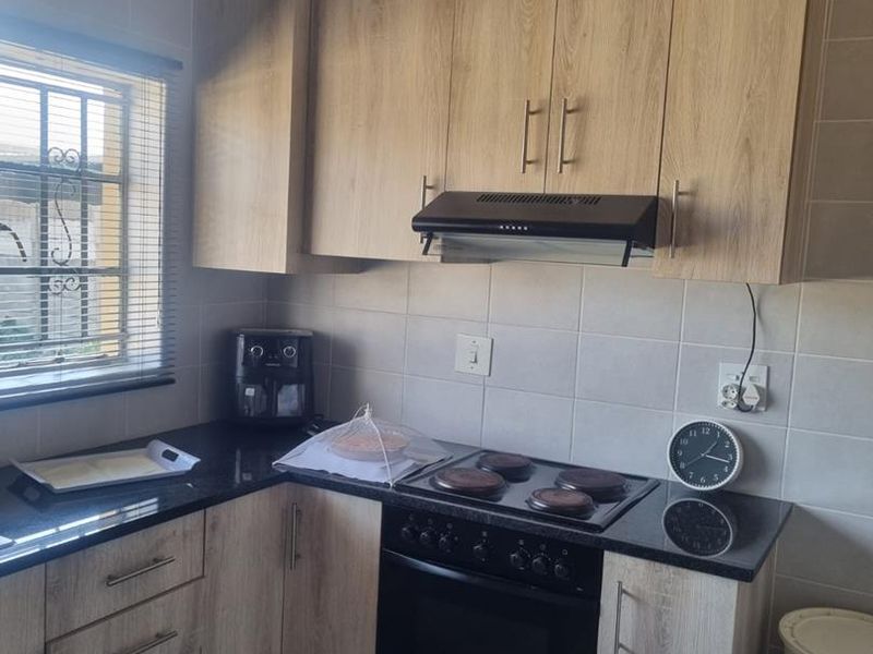 Stunning 3-Bedroom House for Sale! Don't miss this incredible opportunity to own a beautiful 3-bedroom house! - Photo 8