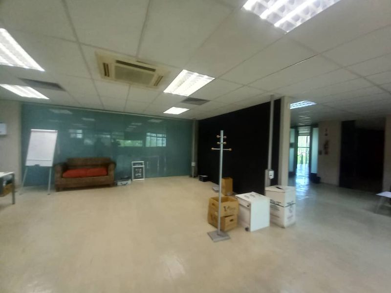 Building  to Rent  / Either entire building or per floor - Photo 4