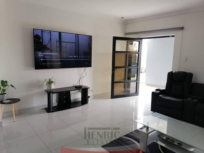 Exceptionally Spacious Home, Flexible, Potential and With Sea View! - Photo 6