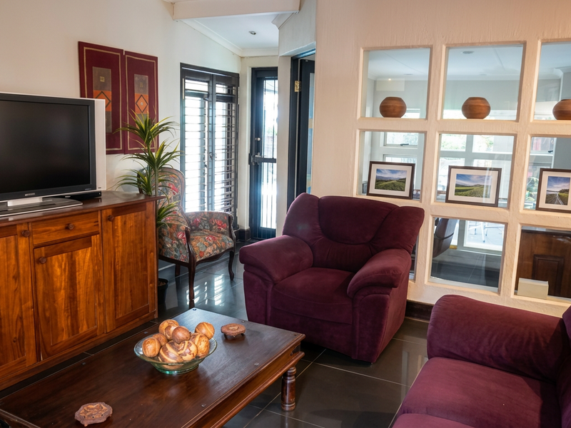 Charming Three Bedroom Family Home - Photo 8