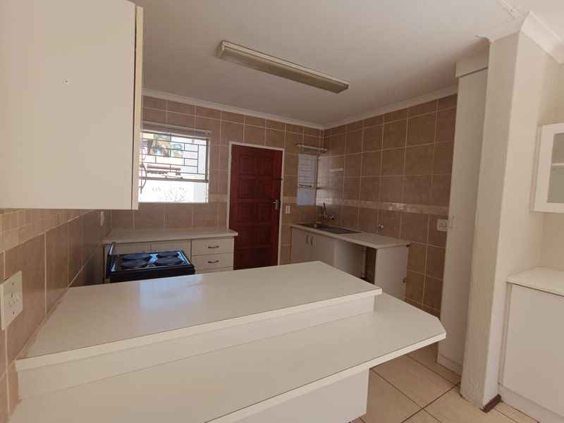Pet-Friendly 2-Bed Townhouse with Garden Retreat - Photo 4