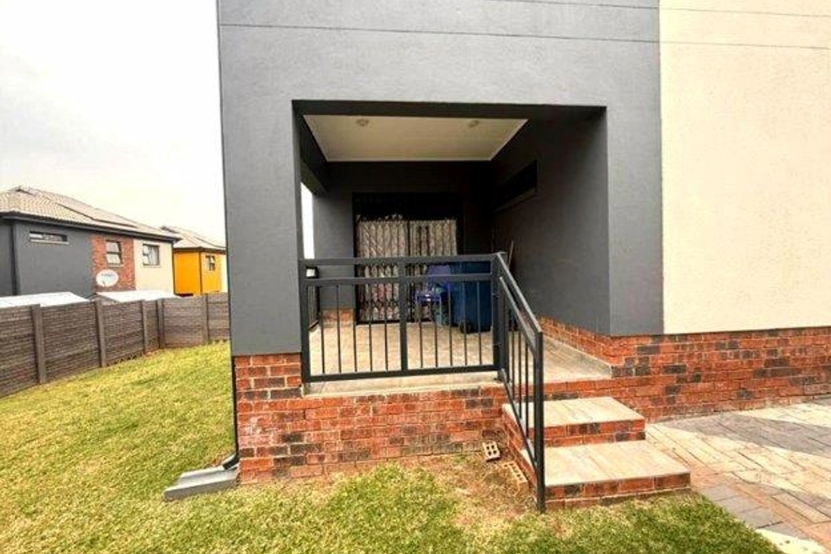 Where City Views meets Surburban Comfort - Photo 2