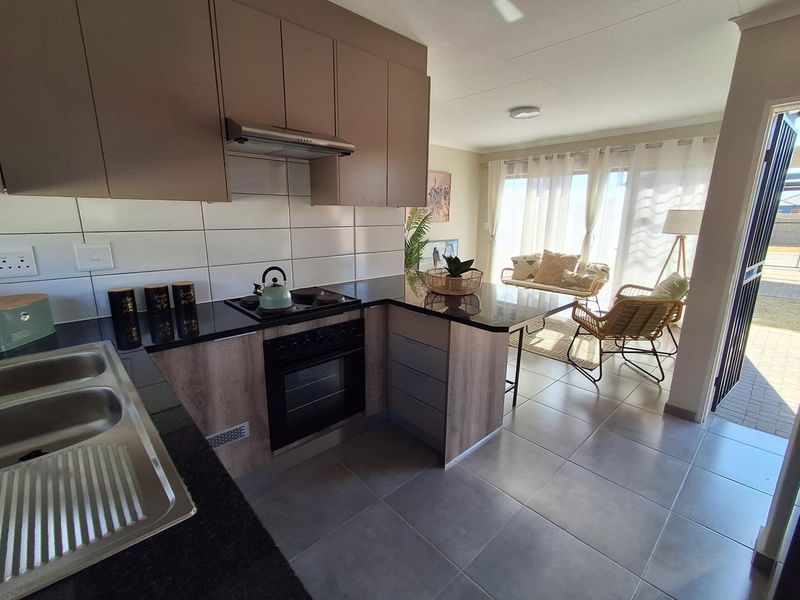 Affordable 3 Bedroom Full Title Home in Secure Complex - Photo 3
