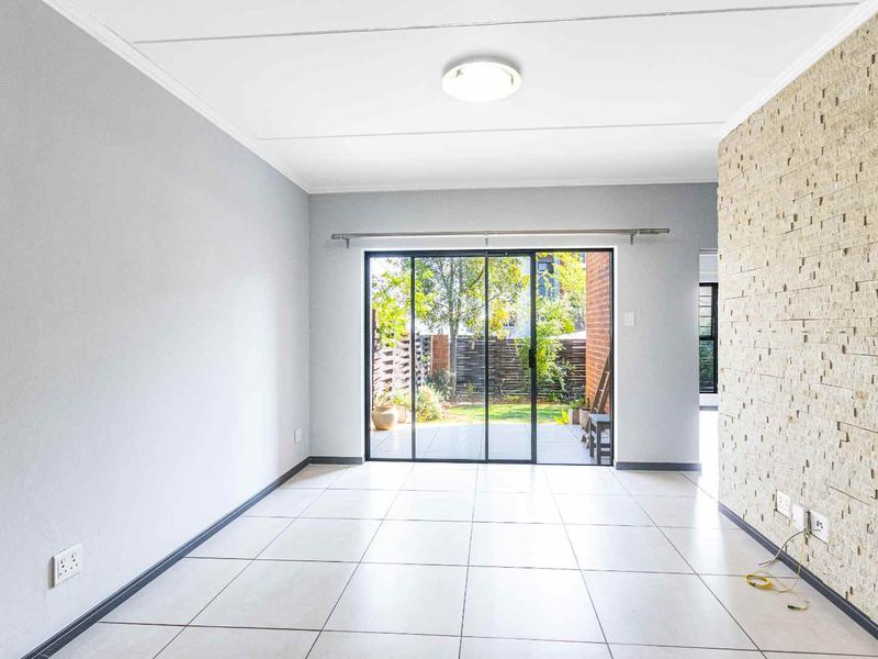 Modern 3 Bedroom Executive Garden Apartment - Photo 5