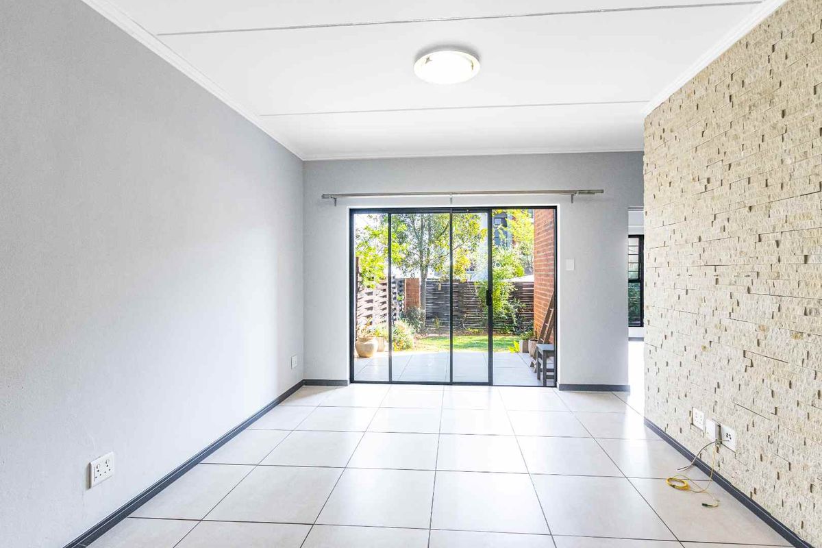 Modern 3 Bedroom Executive Garden Apartment - Photo 5