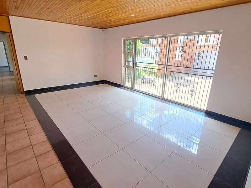 . "Prime Investment in Prestigious Heuwelsig" - Photo 6