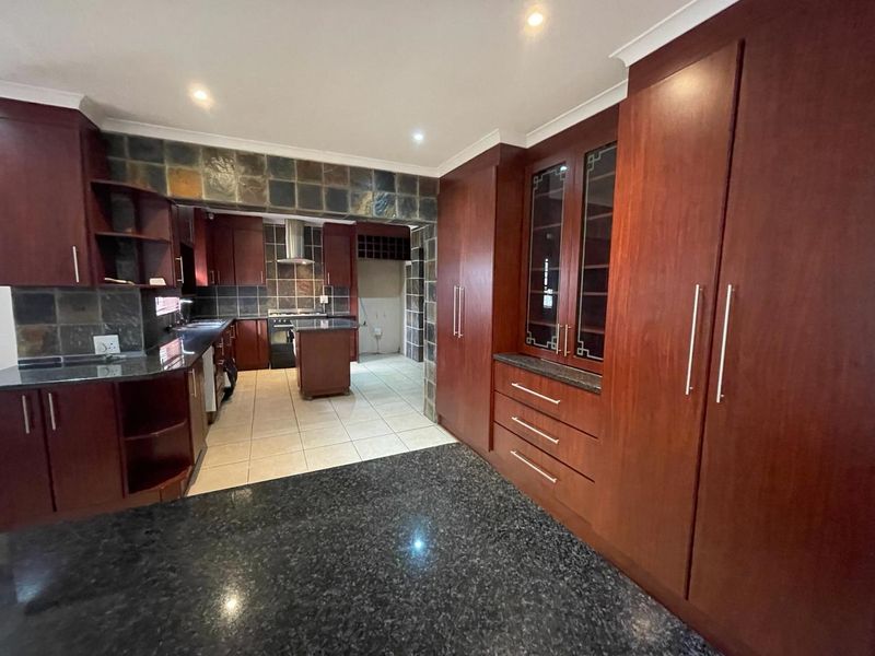 Great family home - Photo 2