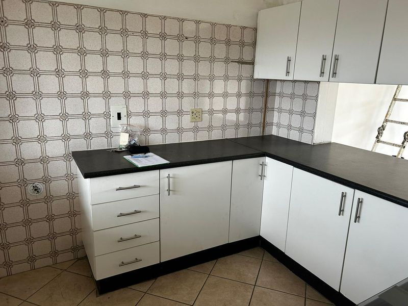 Neat secure Two bedroom unit for Sale. For the investment buyer - Photo 5