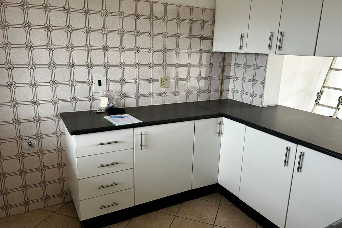 Neat secure Two bedroom unit for Sale. For the investment buyer - Photo 5