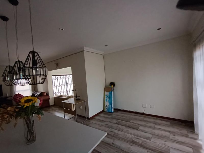Well maintained house - Photo 10