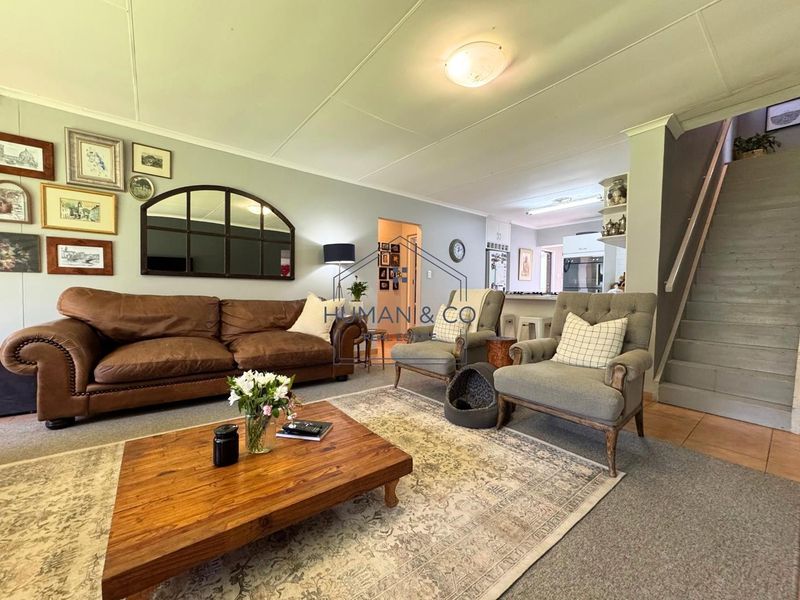 Hidden Gem in Fairway Estate: A Cozy Family Home - Photo 9