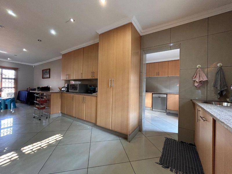 An Exceptional Residence in New Redruth - Photo 6