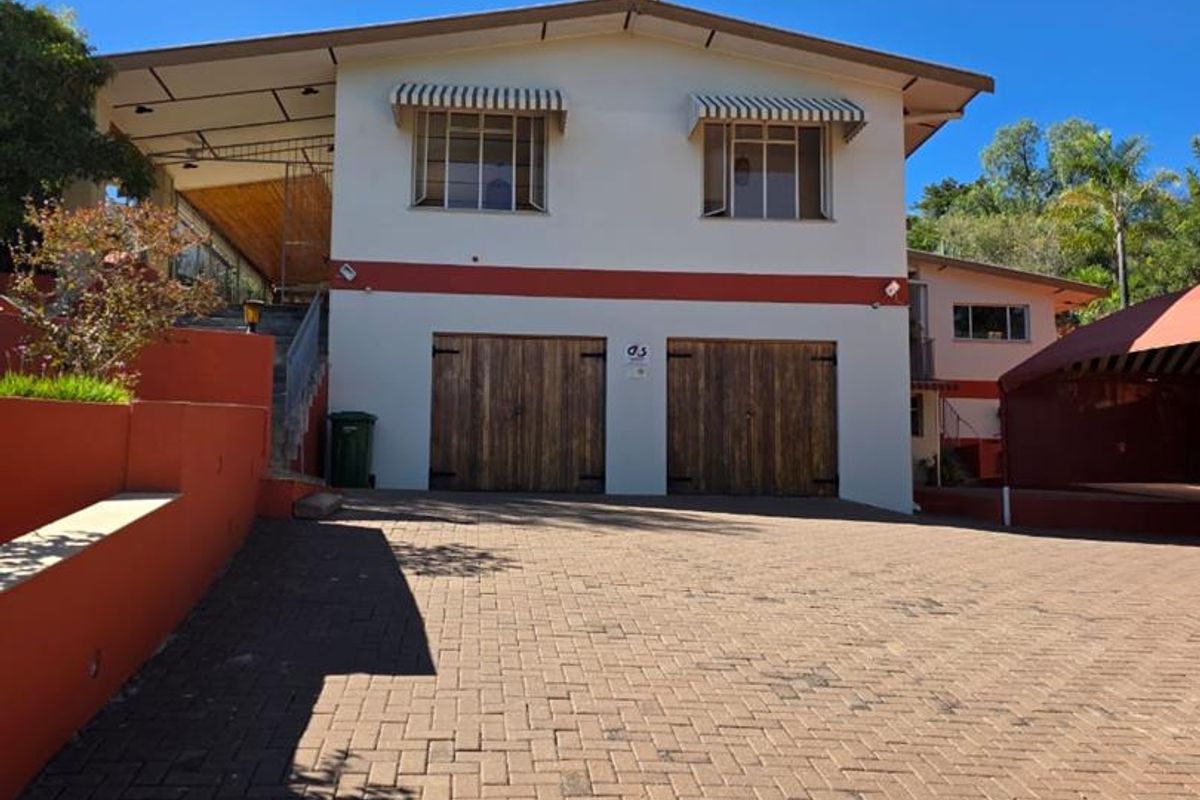 Spacious Living in Luxury Hill for Rent - Photo 2