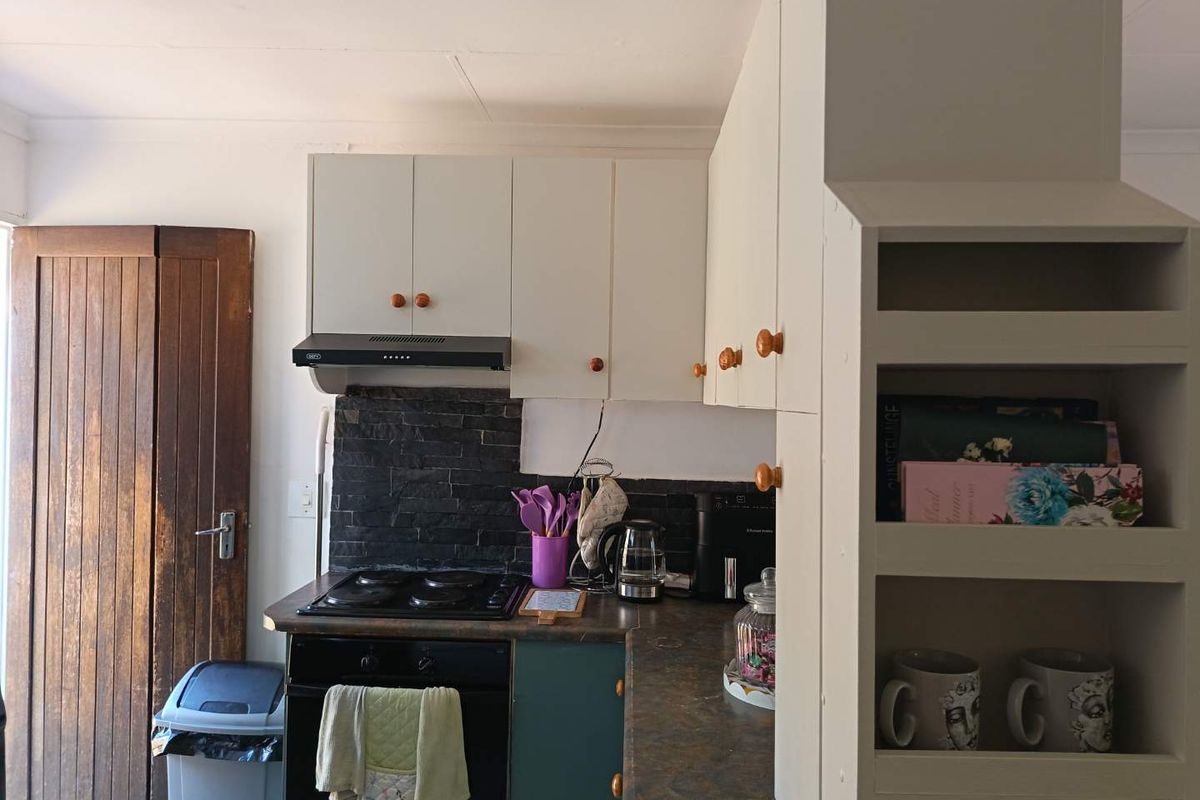 Comfortable Family Living in a Convenient Location - Photo 5