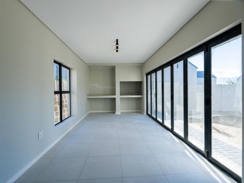 Modern Newly Built 3-Bedroom Home in Secure Estate - Photo 3