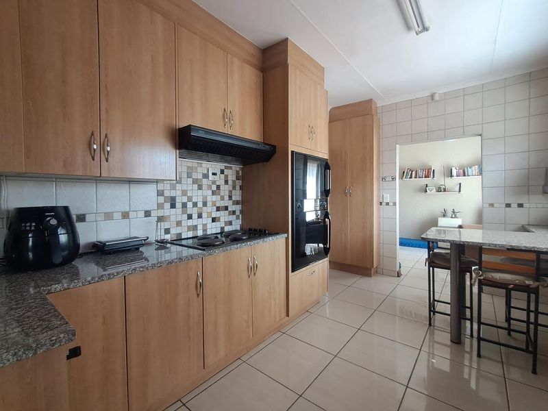 4 Bedroom House for Sale with Flatlet in Randhart - Photo 7