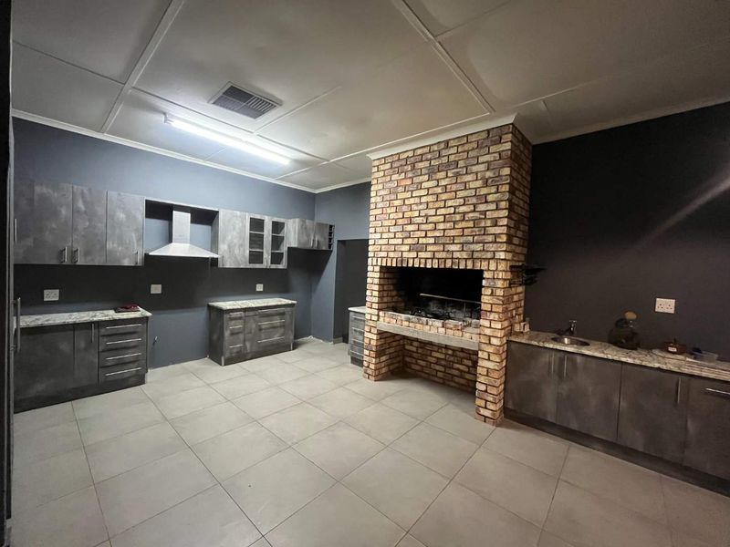 Charming 2-Bedroom Home with 1-Bedroom Flat – Great Investment Opportunity! - Photo 6