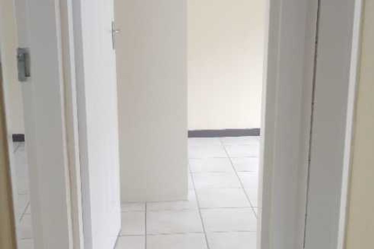 2 bed,1 bath ground floor unit for sale - Photo 5