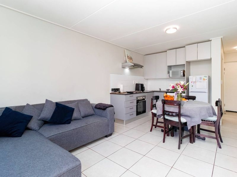 Modern ground-floor apartment with private garden in prime Bellville location. - Photo 4