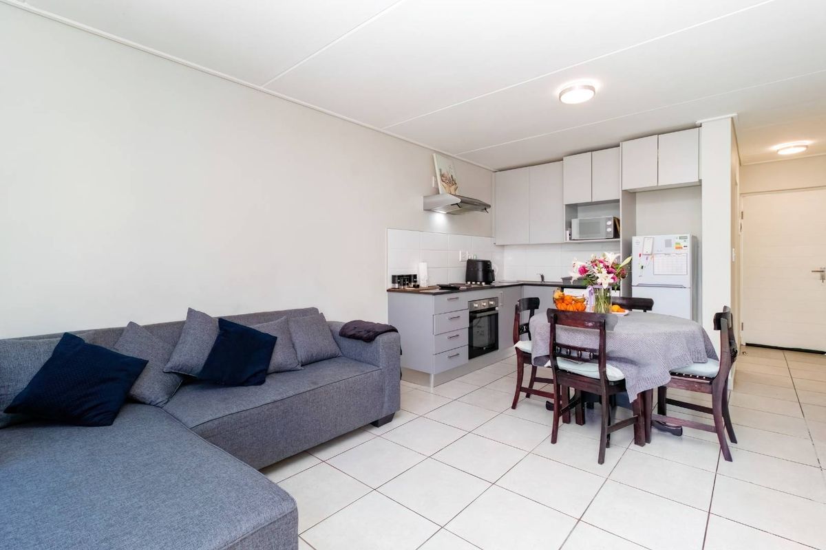 Modern ground-floor apartment with private garden in prime Bellville location. - Photo 4