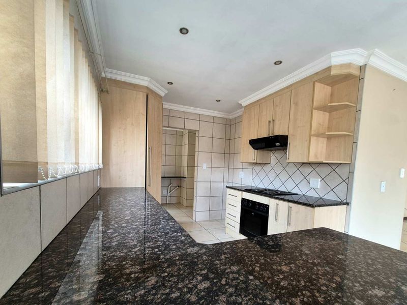 Quiet Family Orientated Cluster For Sale! - Photo 4