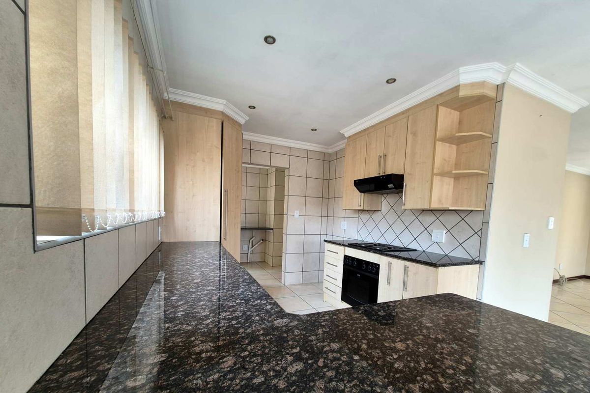 Quiet Family Orientated Cluster For Sale! - Photo 4
