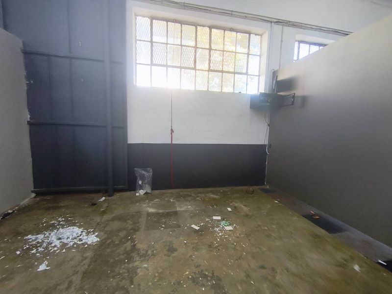 900m2 Factory or Warehouse To Let in New Doornfontein - Photo 2