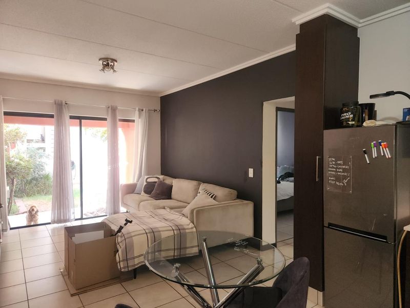 1 Bedroom Apartment with Private Garden in Secure Lonehill Estate - Photo 5