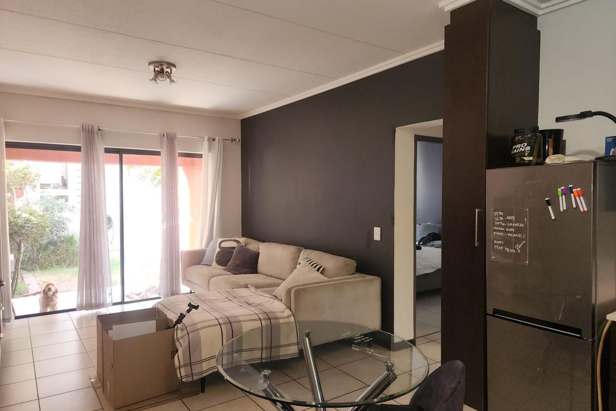 1 Bedroom Apartment with Private Garden in Secure Lonehill Estate - Photo 5