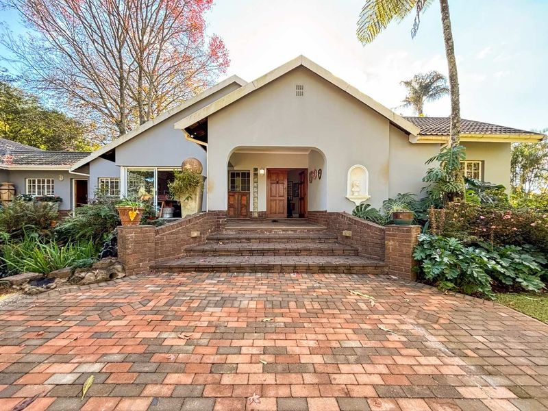 Prestigious 5 Bedroom Family Estate Home with Flatlet in Oak Park - Photo 1