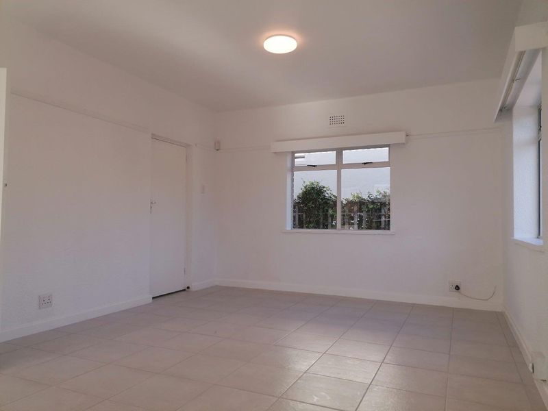 SUNNY GROUND FLOOR APARTMENT - Photo 5