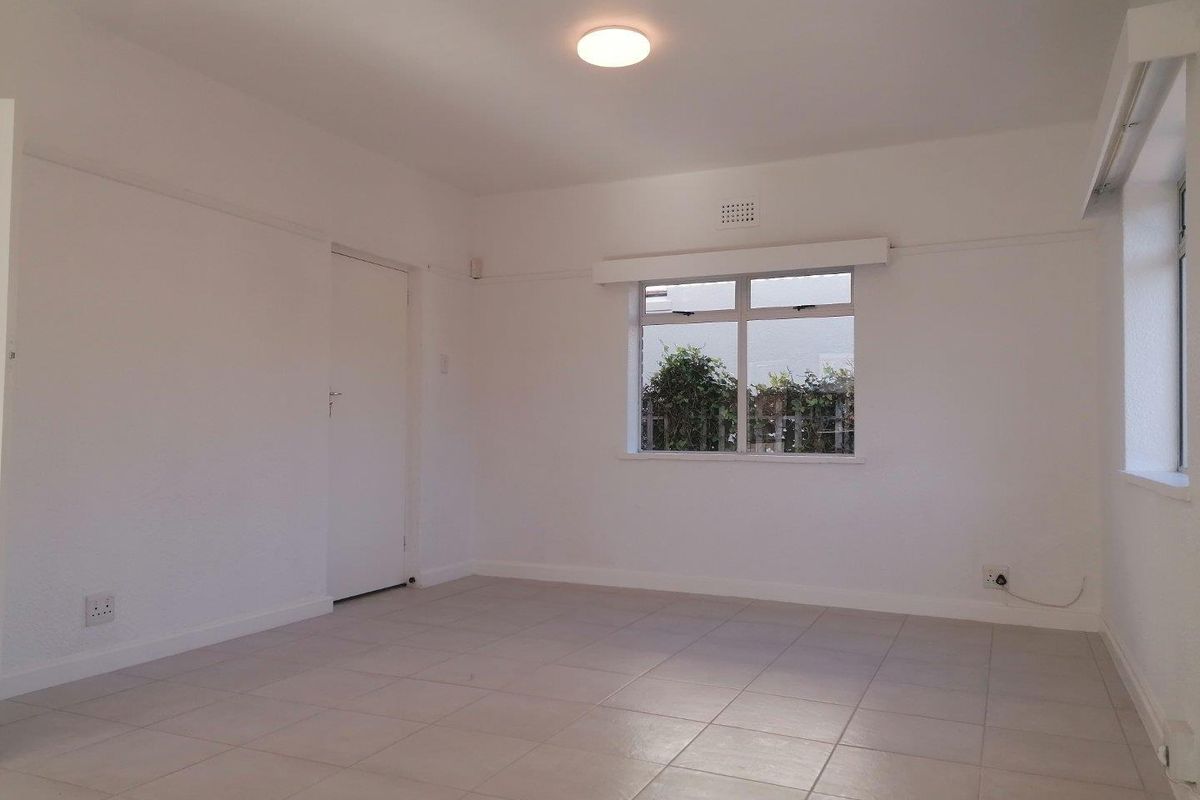 SUNNY GROUND FLOOR APARTMENT - Photo 5