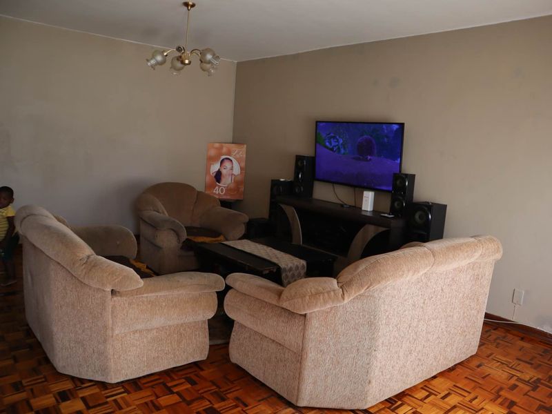 Attention Investors-Stadium View 100m2 flat available in Sydenham Smart Street - Photo 4