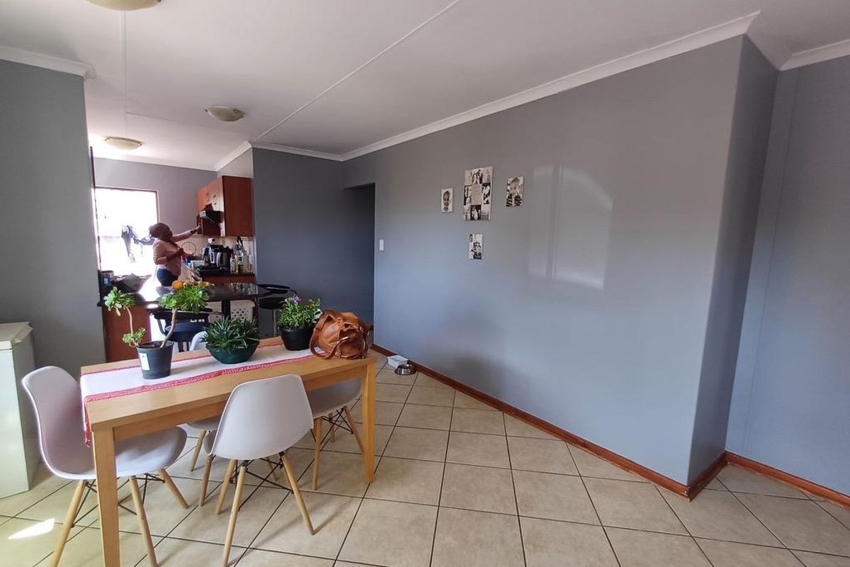 Family Home in 24 Hour Guarded Security Complex - Photo 5