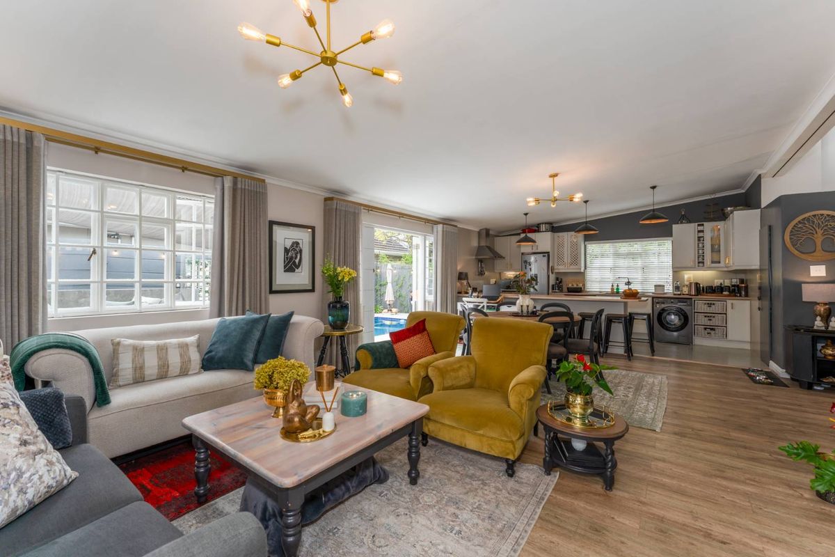 COMFY AND WELCOMING - Photo 4