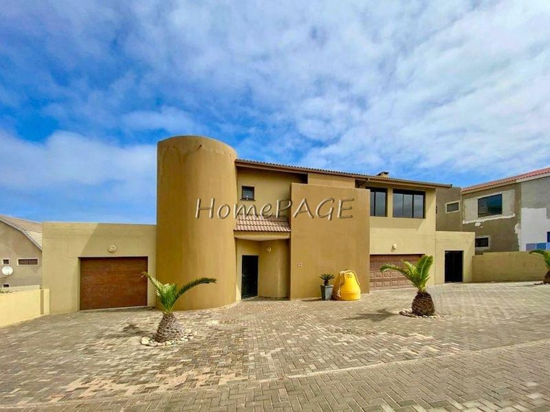 Long Beach Ext 1, Walvis Bay:  Rustic, INTERESTING Home is for sale - Photo 2