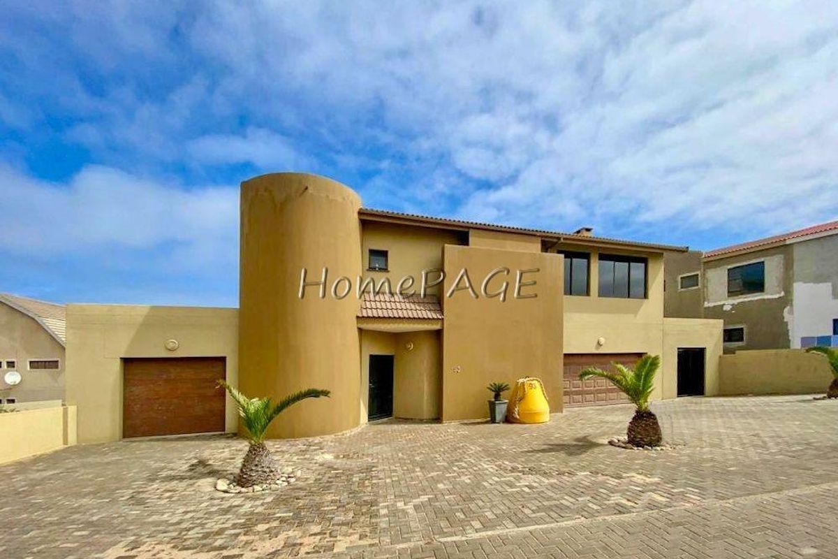Long Beach Ext 1, Walvis Bay:  Rustic, INTERESTING Home is for sale - Photo 2