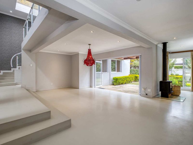6 Bedroom House for Sale in Dainfern Golf Estate - Photo 2