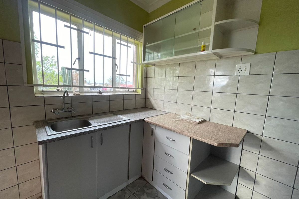 COZY 2 BEDROOM 1ST FLOOR APARTMENT FOR SALE IN WINDHOEK WEST: PASTEURHOF - Photo 5