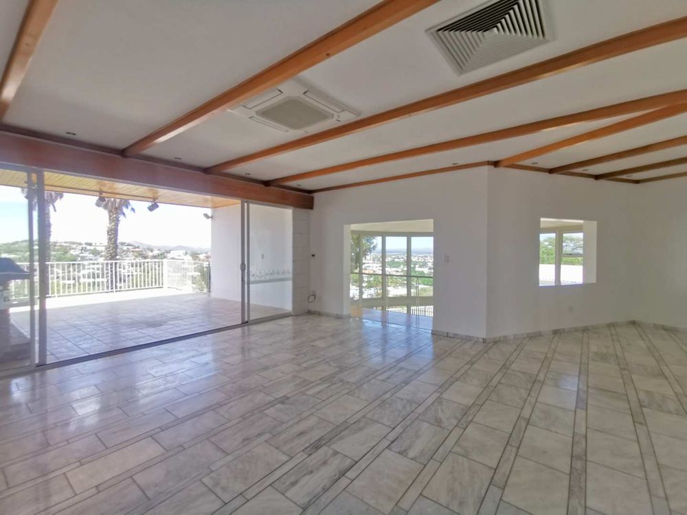 FIRST FLOOR - LOUNGE WITH BIG VERANDA, BBQ AND STUNNING VIEWS