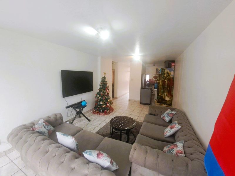 Modern & Spacious 2 Bedroom Apartment for Sale in Kilner Park! - Photo 5