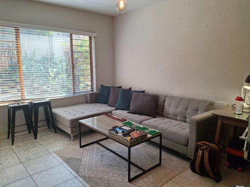 A SLEEK MODERN ONE BEDROOM  GARDEN APARTMENT - Photo 5