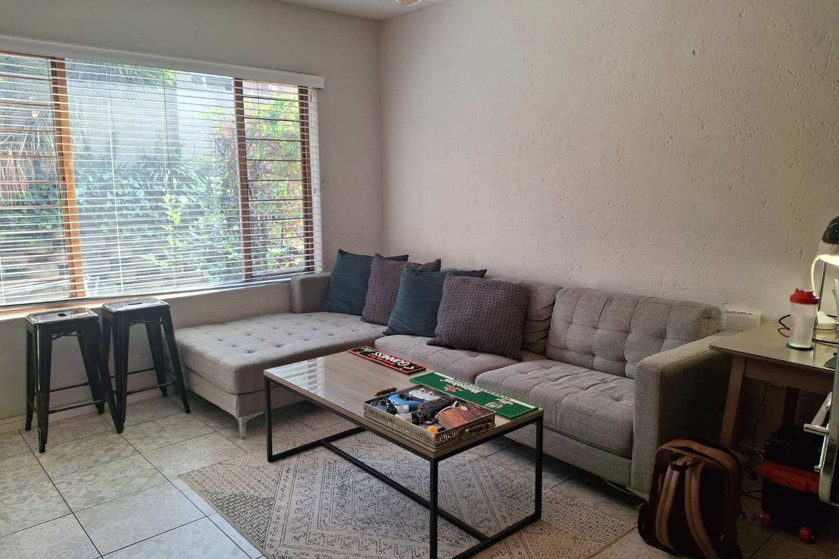 A SLEEK MODERN ONE BEDROOM  GARDEN APARTMENT - Photo 5